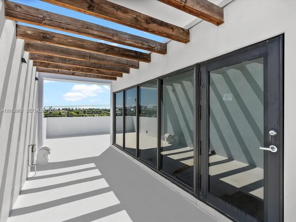 1134 71st St #3 Miami Beach, FL 33141