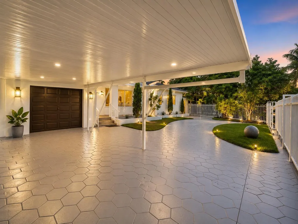5757 SW 3rd Street Miami, FL 33144