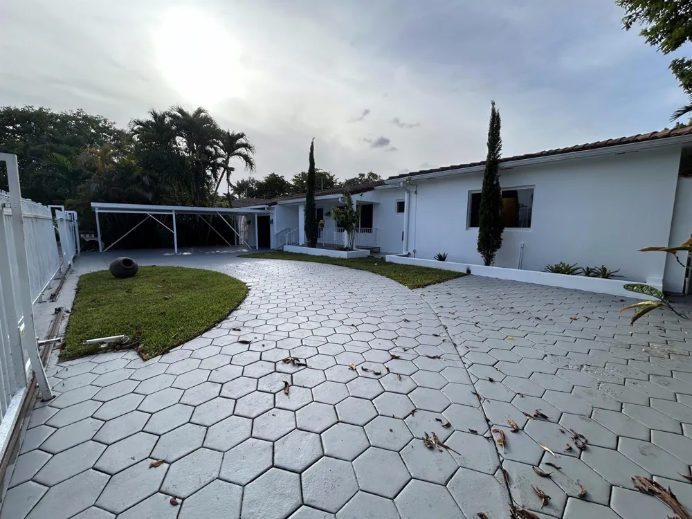 5757 SW 3rd Street Miami, FL 33144