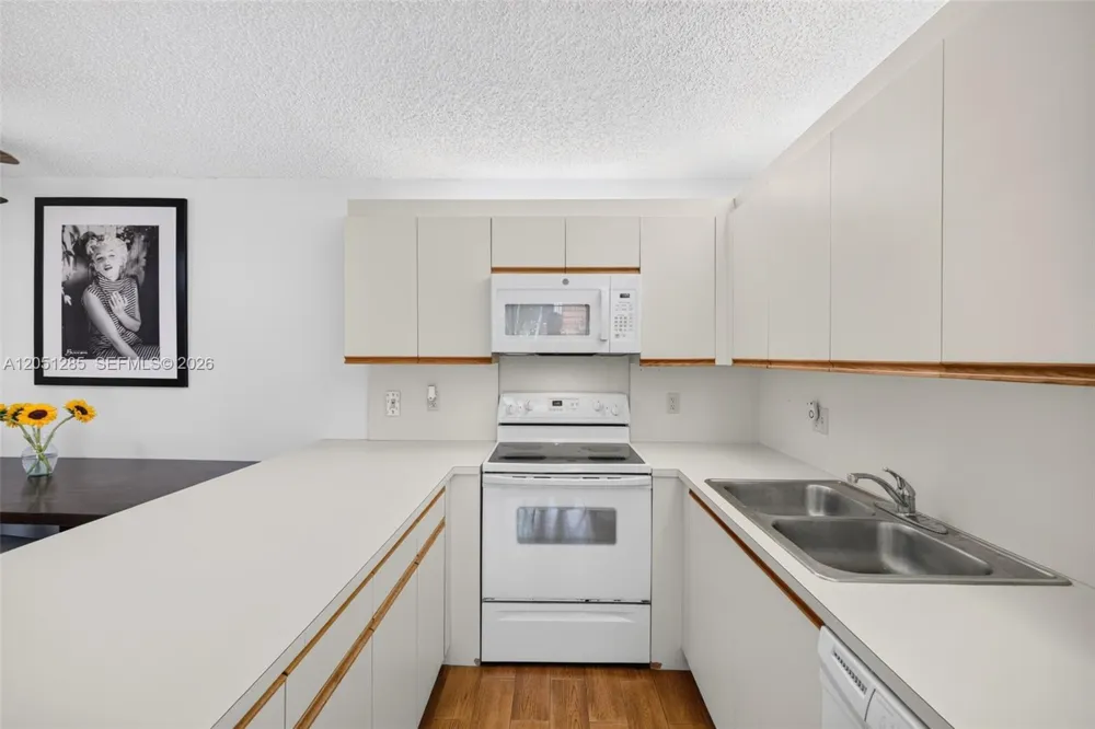 719 NW 98th Cir Plantation, FL 33324
