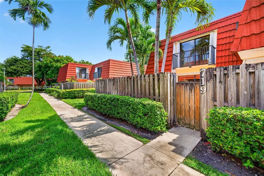 719 NW 98th Cir Plantation, FL 33324