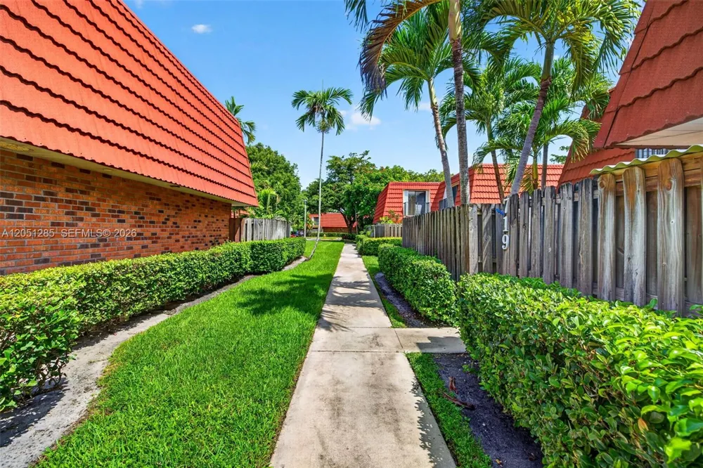 719 NW 98th Cir Plantation, FL 33324