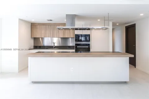 1000 Brickell Plz #2110