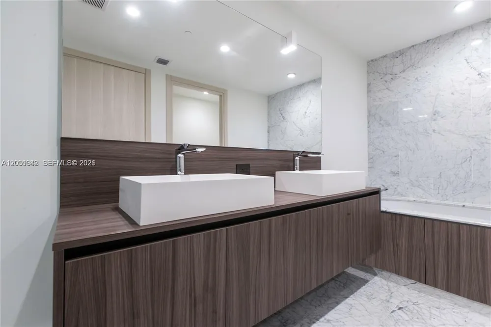 1000 Brickell Plz #2110 Miami, FL 33131