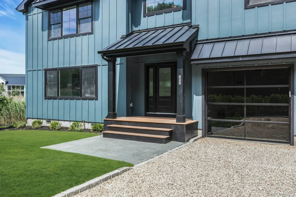 255 Peconic Bay Boulevard Aquebogue, NY 11901