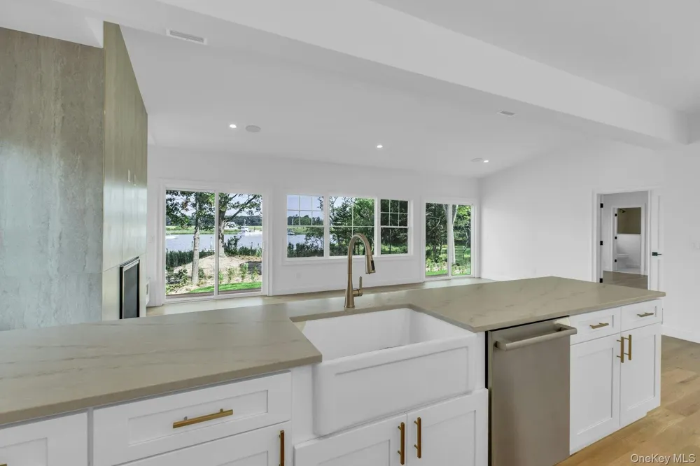 255 Peconic Bay Boulevard Aquebogue, NY 11901