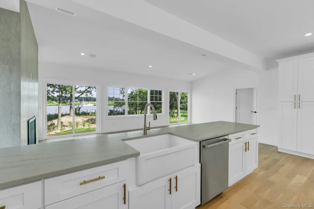 255 Peconic Bay Boulevard Aquebogue, NY 11901