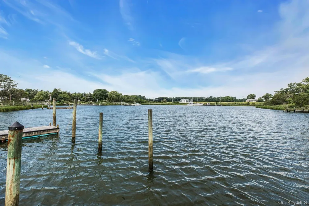 255 Peconic Bay Boulevard Aquebogue, NY 11901