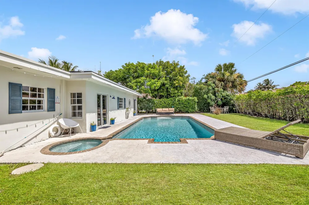 3830 NE 22nd Terrace Lighthouse Point, FL 33064