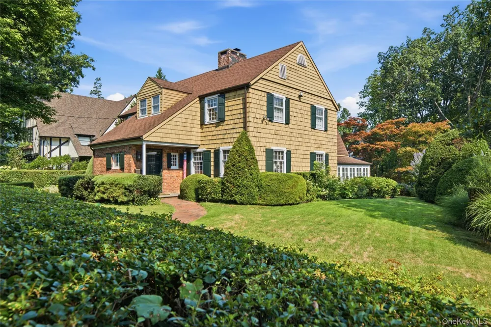 255 Manor Road Douglaston, NY 11363