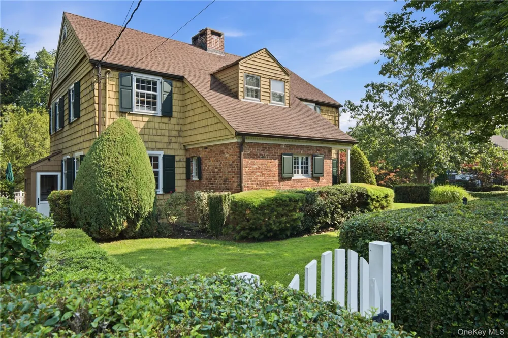 255 Manor Road Douglaston, NY 11363