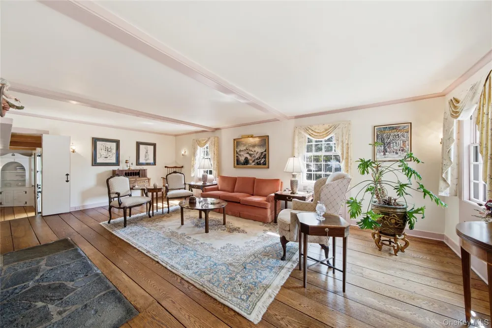 255 Manor Road Douglaston, NY 11363
