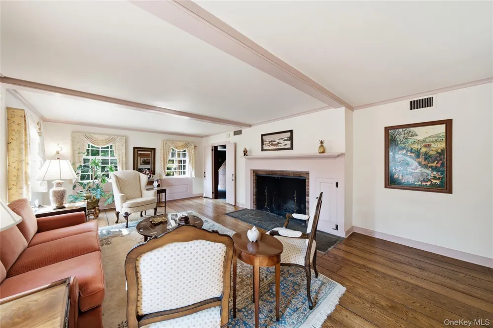 255 Manor Road Douglaston, NY 11363