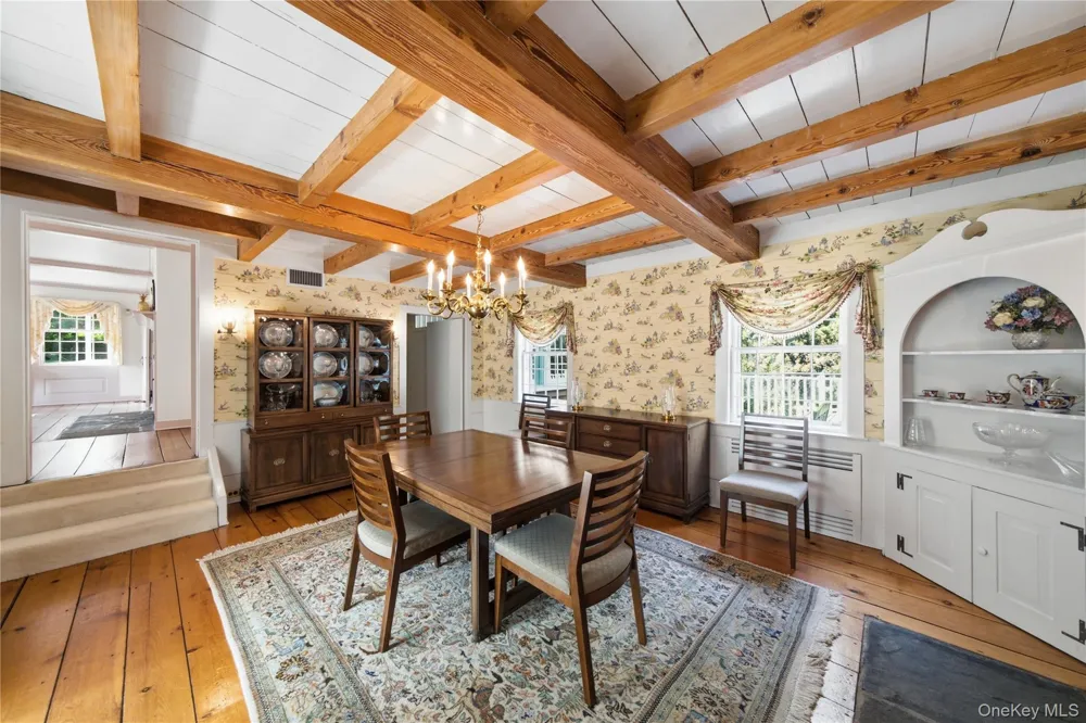 255 Manor Road Douglaston, NY 11363