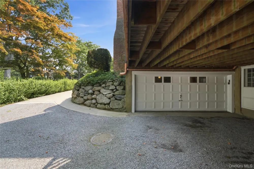 255 Manor Road Douglaston, NY 11363