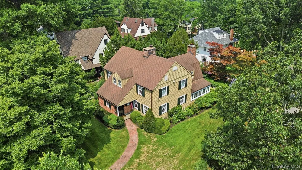 255 Manor Road Douglaston, NY 11363