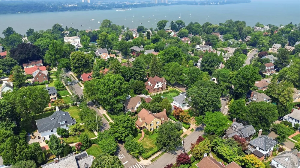 255 Manor Road Douglaston, NY 11363
