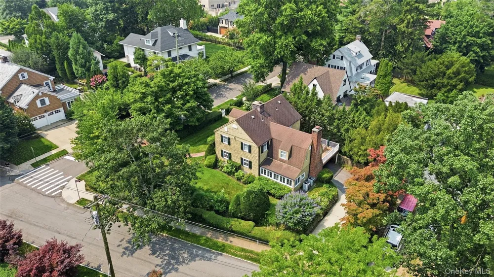 255 Manor Road Douglaston, NY 11363