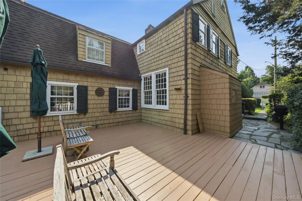255 Manor Road Douglaston, NY 11363