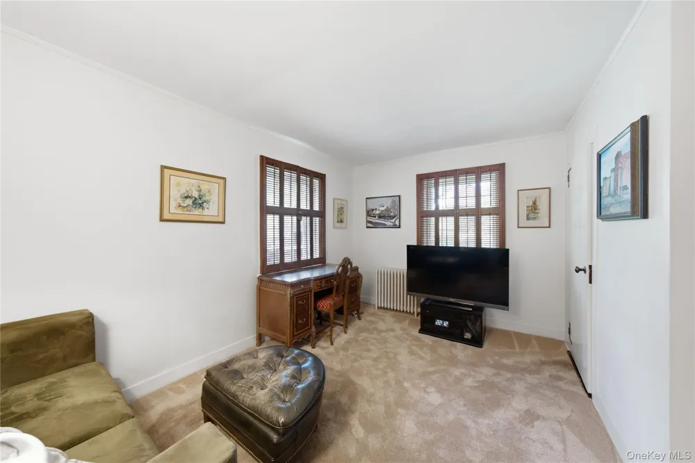 255 Manor Road Douglaston, NY 11363