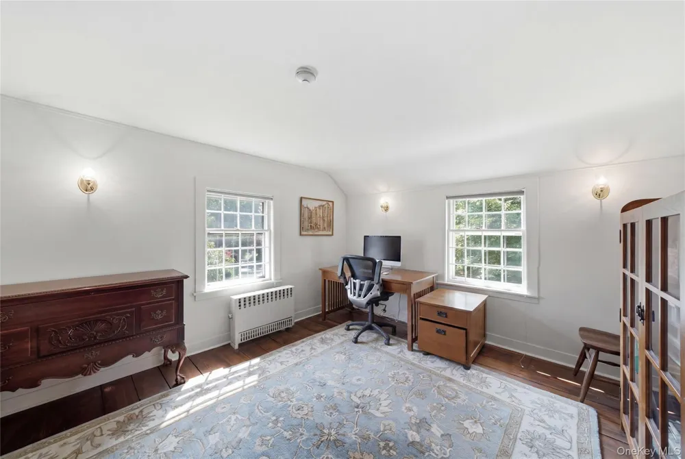 255 Manor Road Douglaston, NY 11363