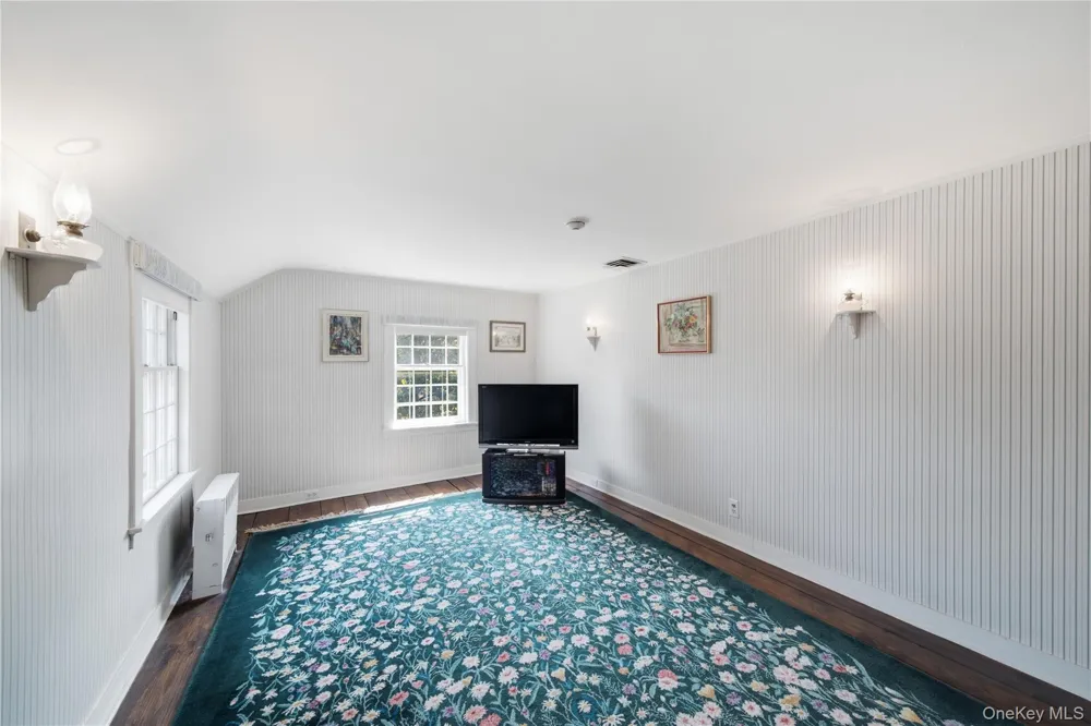 255 Manor Road Douglaston, NY 11363