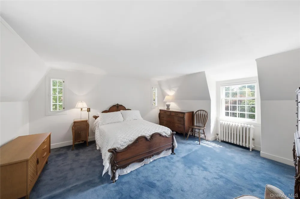 255 Manor Road Douglaston, NY 11363