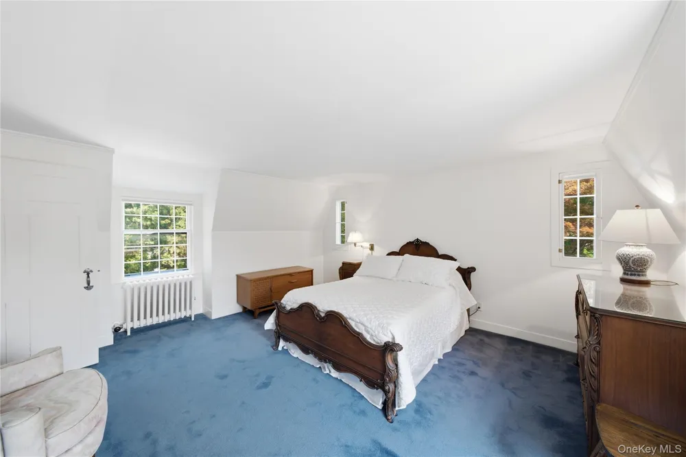 255 Manor Road Douglaston, NY 11363
