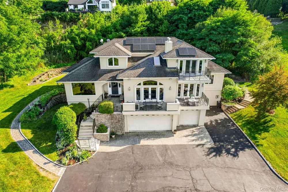 2 Half Moon Ridge Cornwall on Hudson, NY 12520