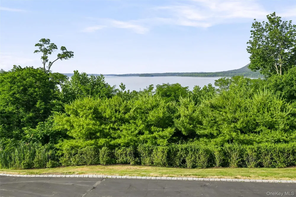 2 Half Moon Ridge Cornwall on Hudson, NY 12520