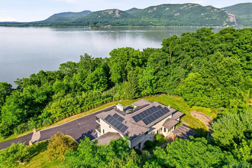 2 Half Moon Ridge Cornwall on Hudson, NY 12520