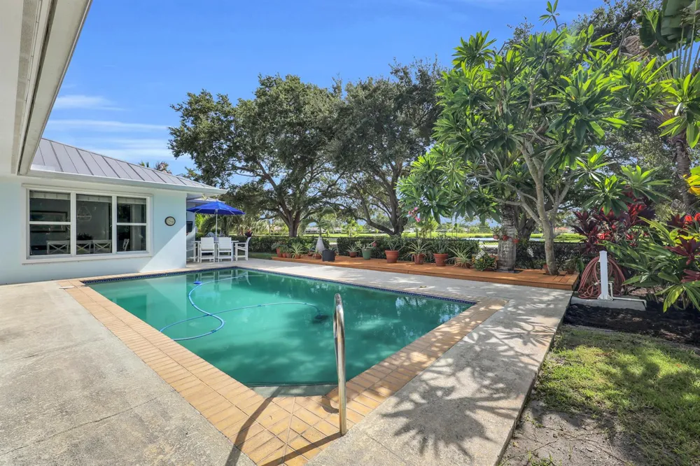 236 Fairway E Tequesta, FL 33469
