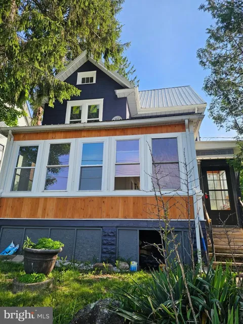 112 E PENNINGTON STREET