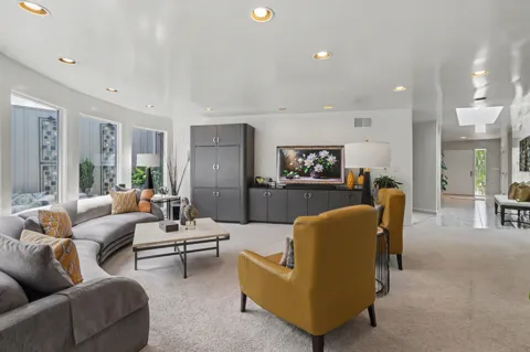 3813 SARAYO CIRCLE