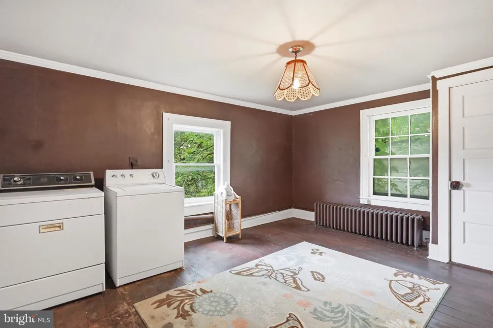 7927 MAIN STREET Middletown, VA 22645
