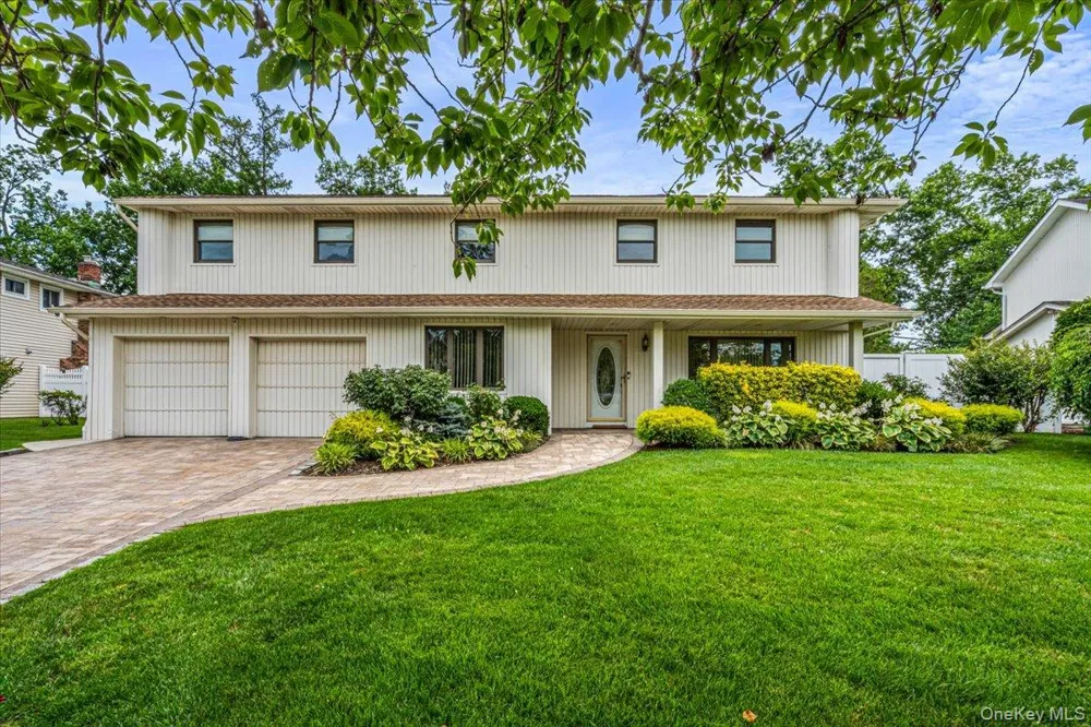 10 Clemson Lane Woodbury, NY 11797