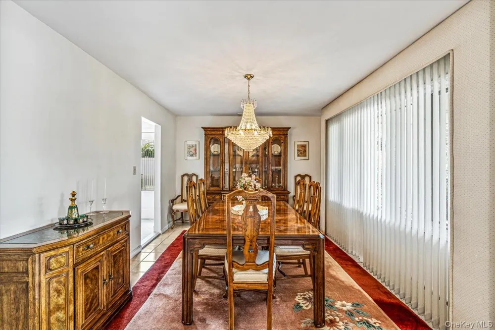10 Clemson Lane Woodbury, NY 11797