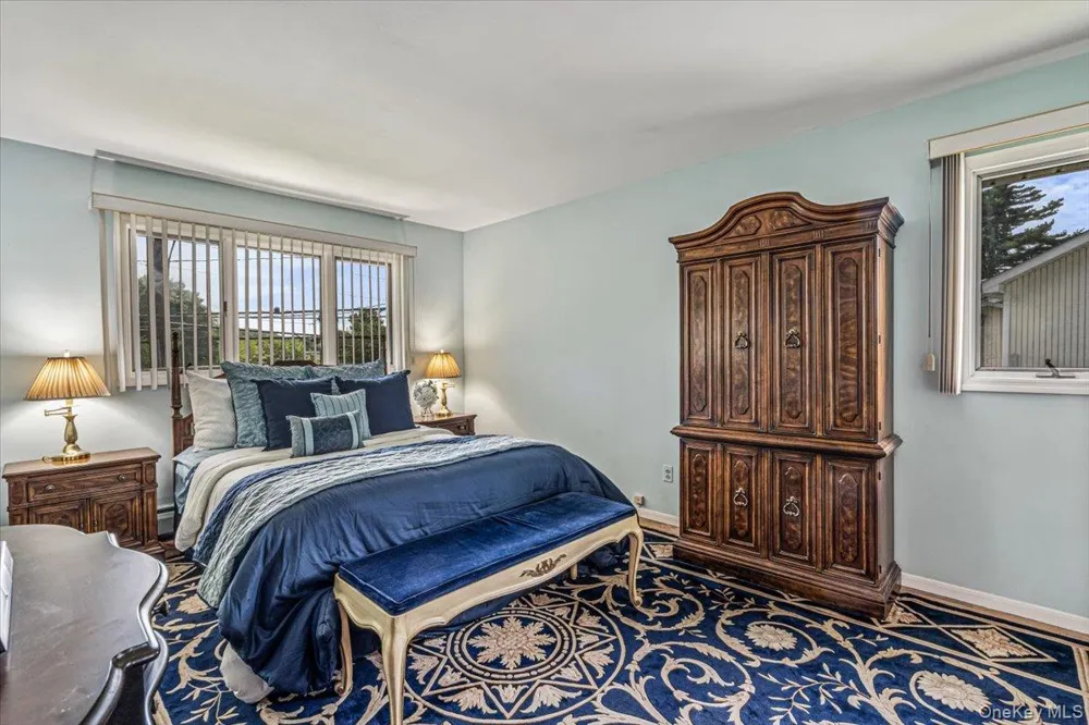 10 Clemson Lane Woodbury, NY 11797