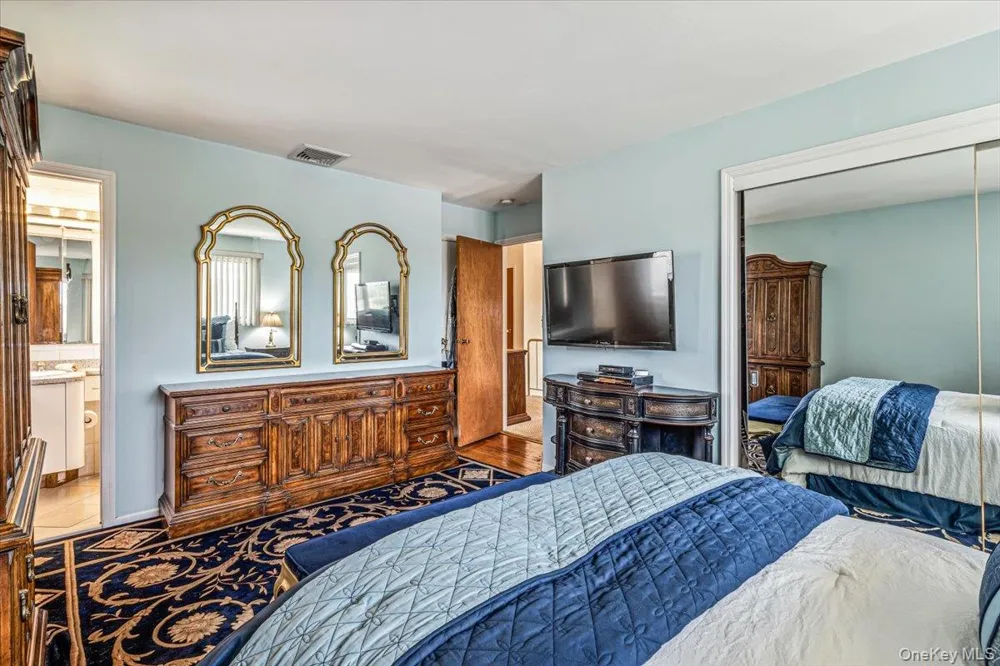 10 Clemson Lane Woodbury, NY 11797