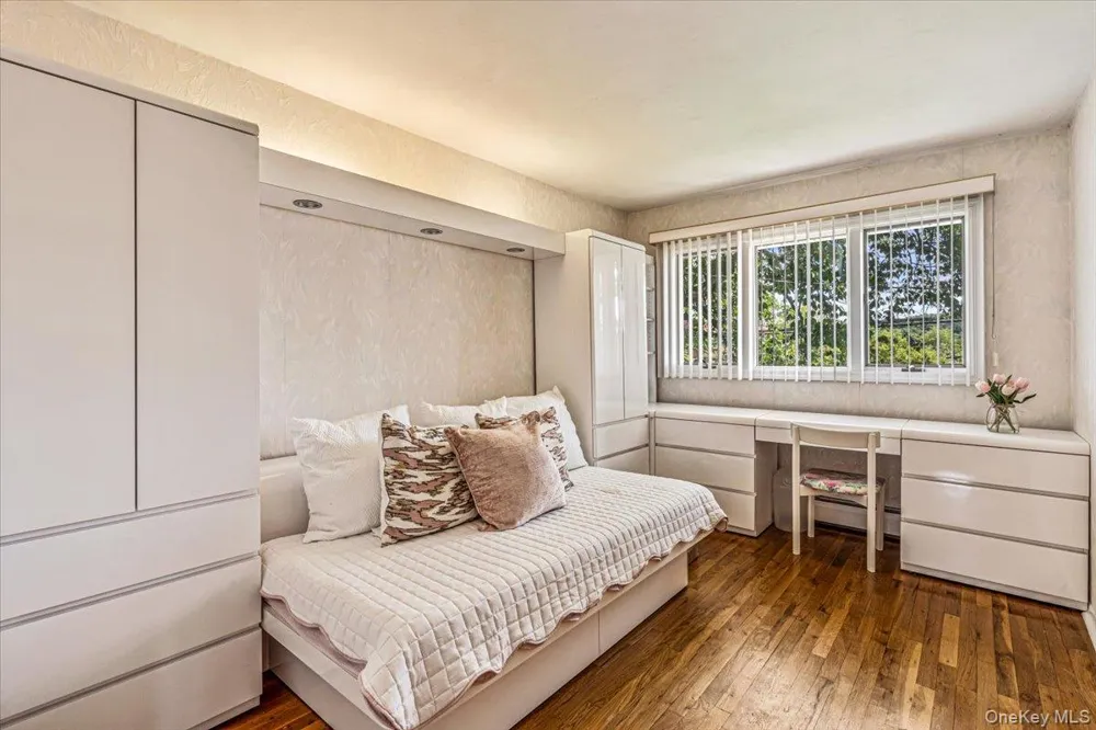 10 Clemson Lane Woodbury, NY 11797