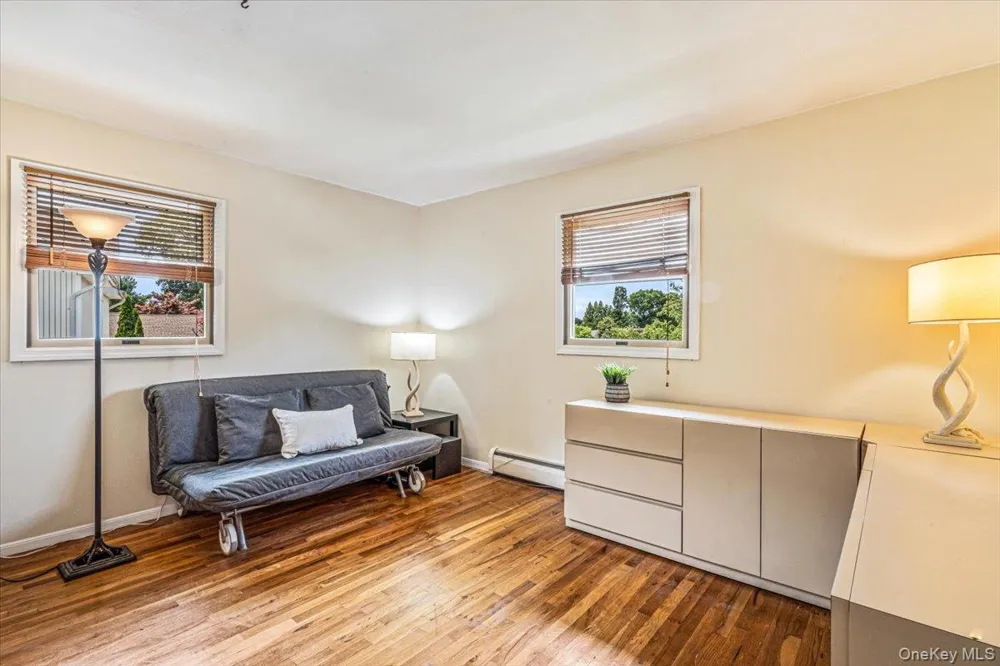 10 Clemson Lane Woodbury, NY 11797