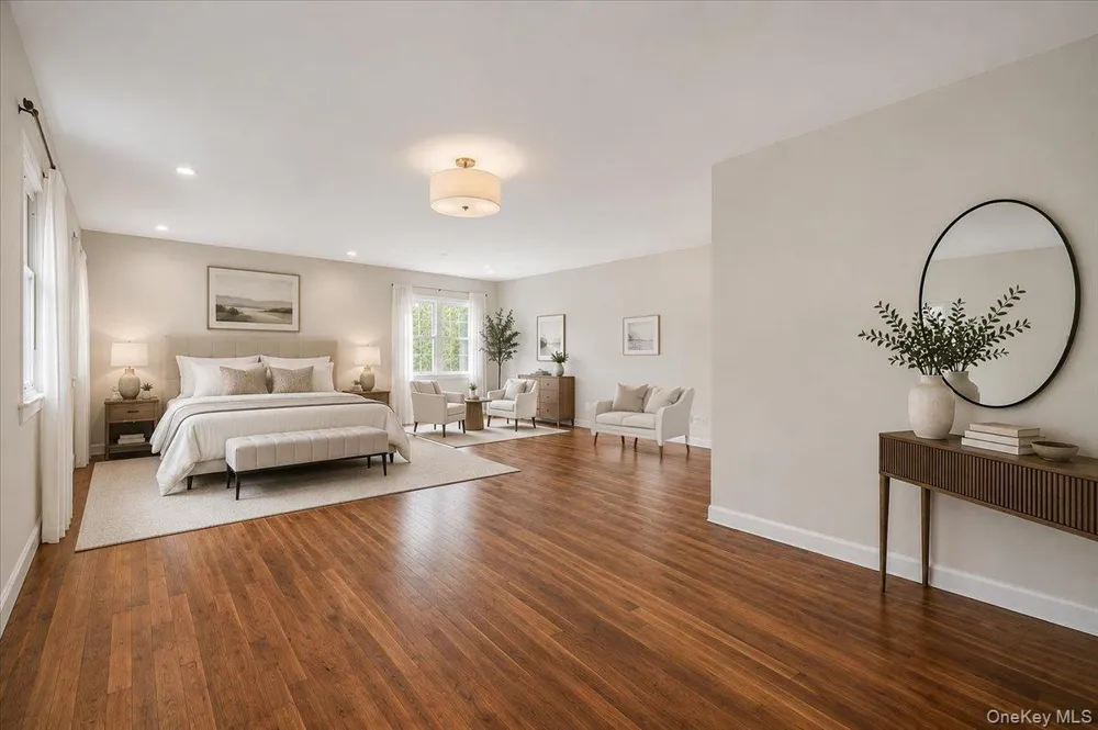 10 Clemson Lane Woodbury, NY 11797