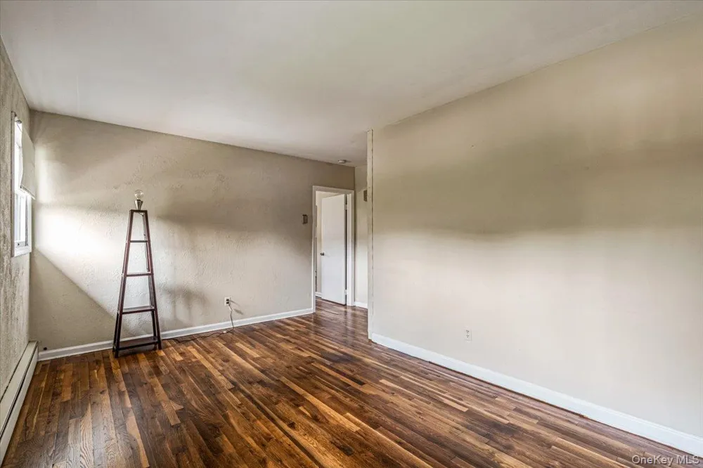 10 Clemson Lane Woodbury, NY 11797