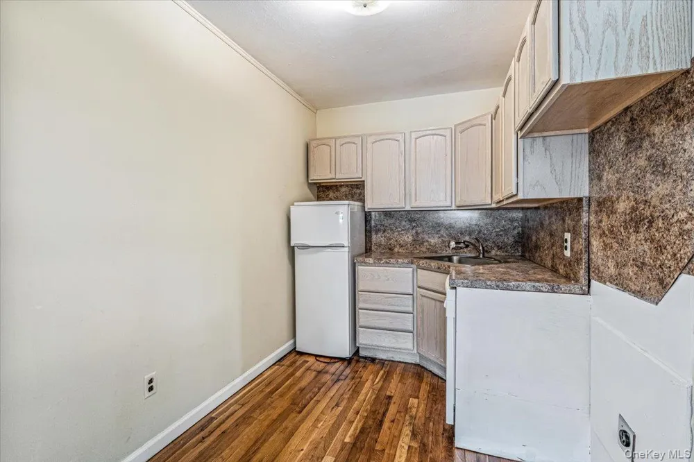 10 Clemson Lane Woodbury, NY 11797