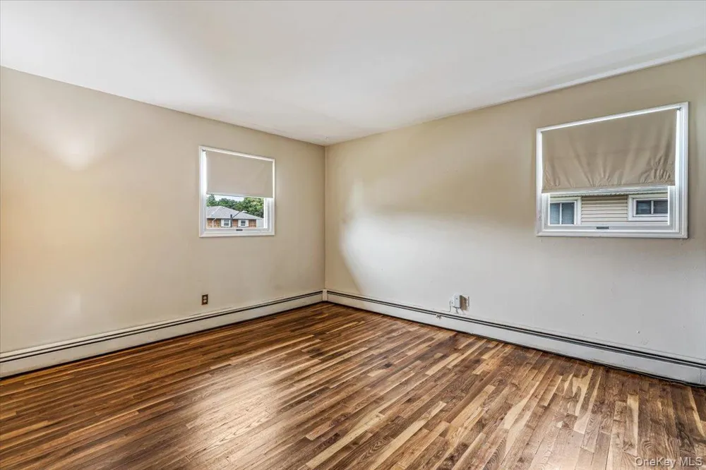 10 Clemson Lane Woodbury, NY 11797