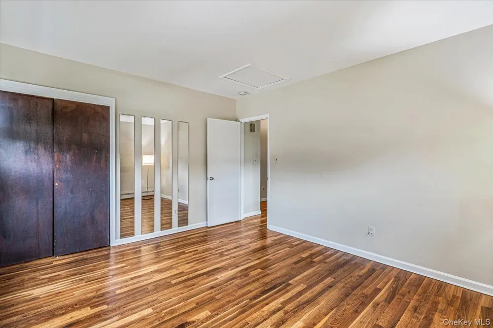 10 Clemson Lane Woodbury, NY 11797