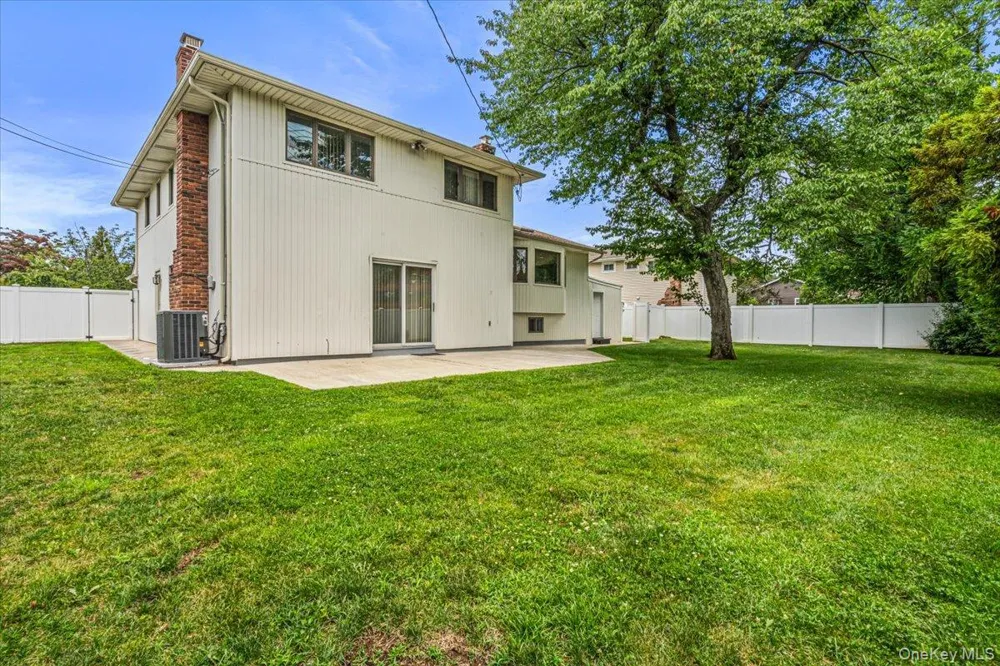 10 Clemson Lane Woodbury, NY 11797