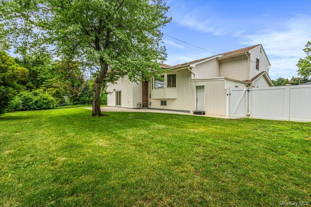 10 Clemson Lane Woodbury, NY 11797
