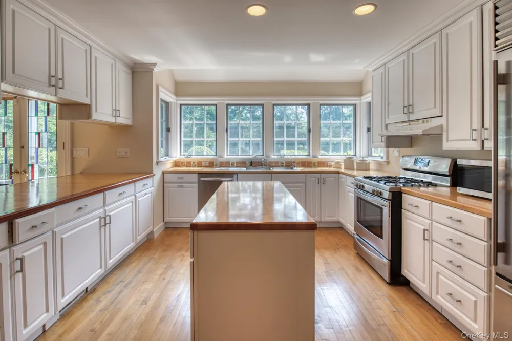54 Palmer Terrace Sag Harbor, NY 11963
