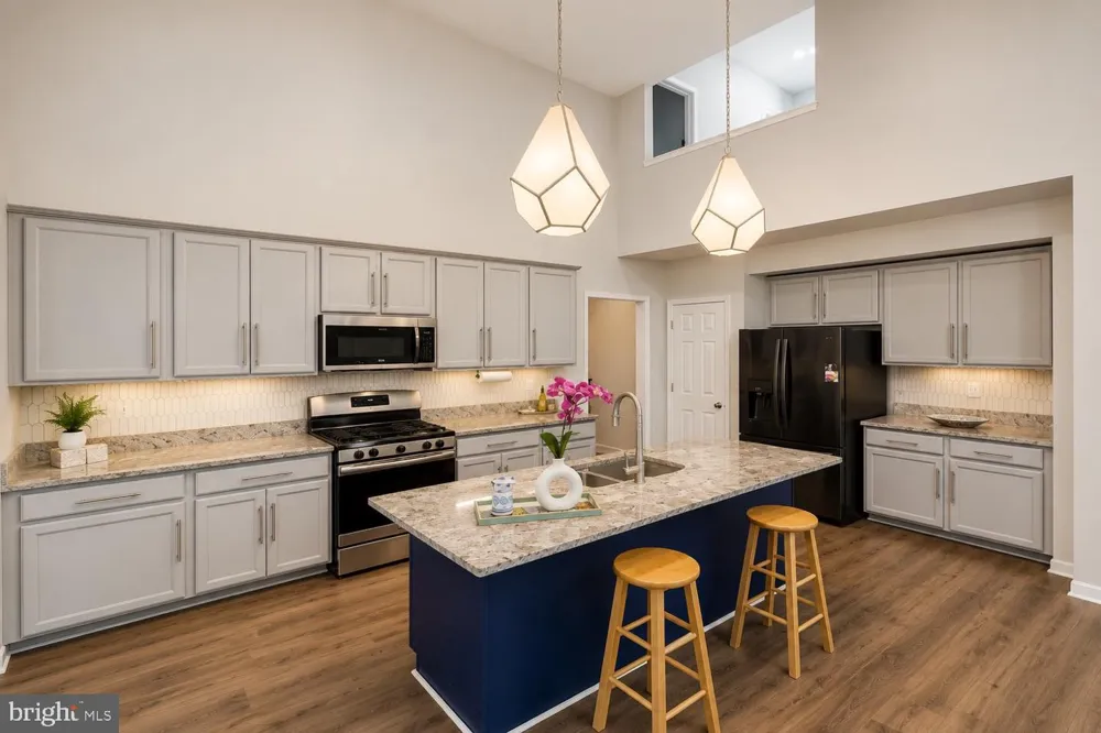 813 MILDENHALL COURT Purcellville, VA 20132